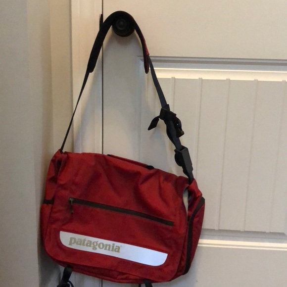 Patagonia Other - Patagonia crossbody laptop bag
